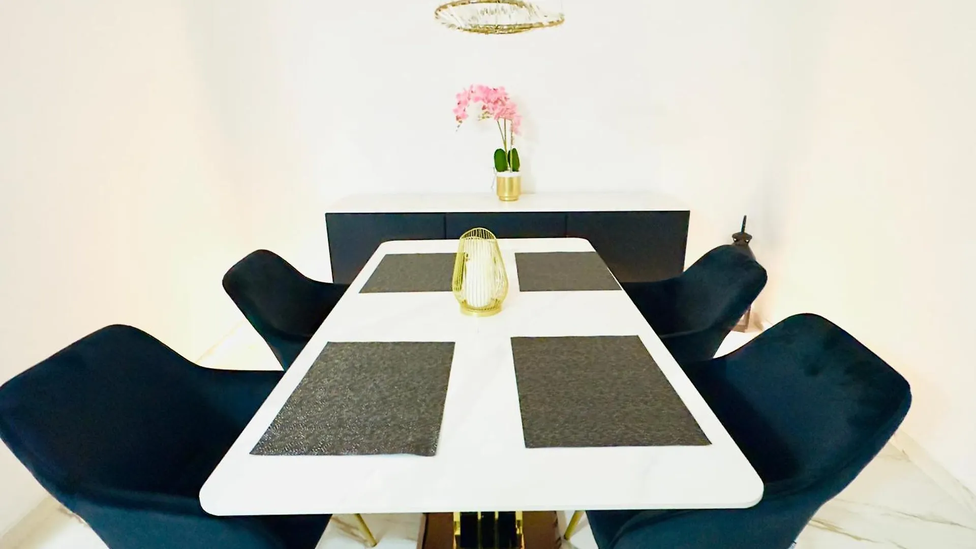 Modern Moeblierte Wohnung In Zentraler Lage Frankfurt nad Menem