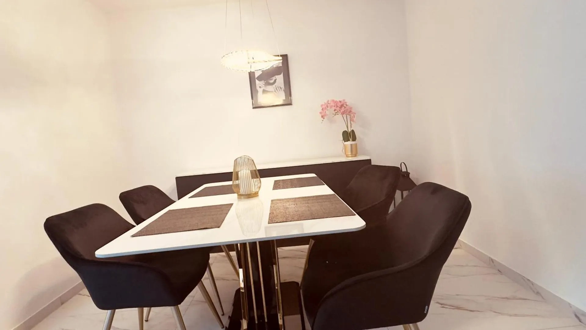 Modern Moeblierte Wohnung In Zentraler Lage Frankfurt am Main 0*,